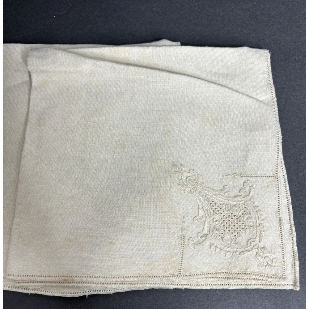 2 Art Deco Napkins Embroidered Cutwork Edge Ivory 16x 16 Handkerchief Vtg READ